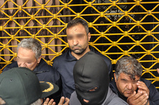 سارقان مسلح طلا فروشی مشیریه به محل جرم بازگردانده شدند +عکس